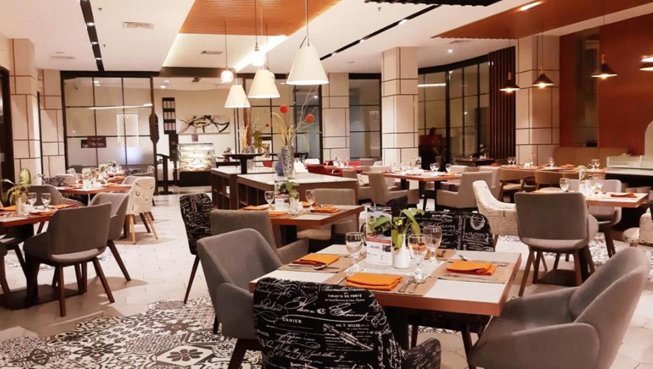 Swiss-Belhotel Borneo Samarinda Esterno foto
